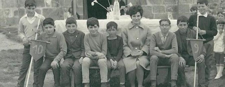 San Tirso reúne fotos de los 40 años que García Vázquez ejerció como párroco