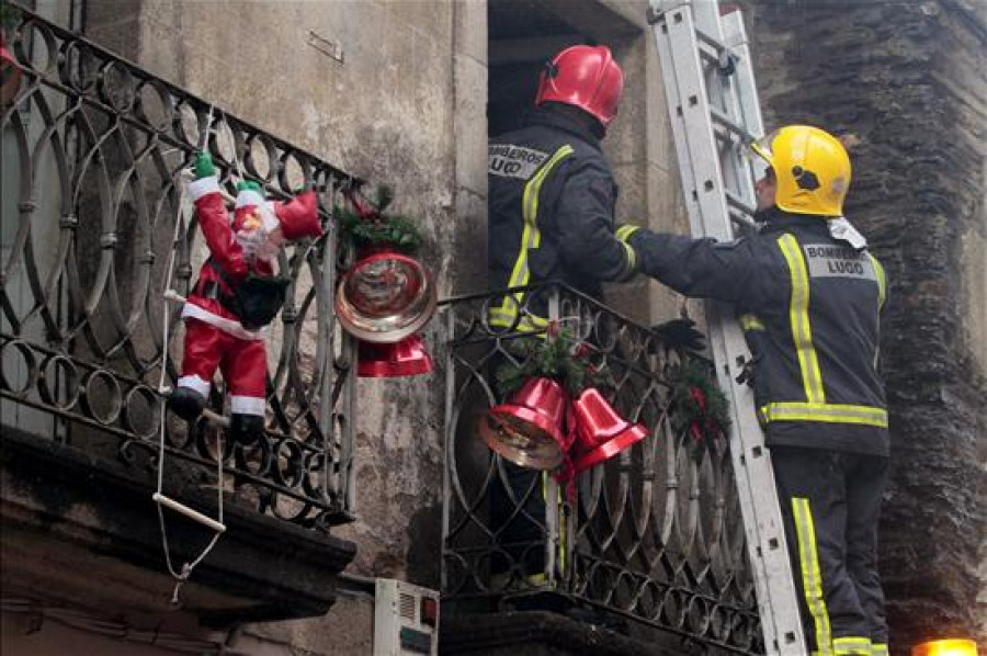 Permanece "grave" en el CHUAC la lucense rescatada de un incendio en su casa