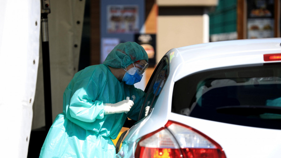 Cuatro pacientes fallecen en el área coruñesa y otros seis reciben el alta