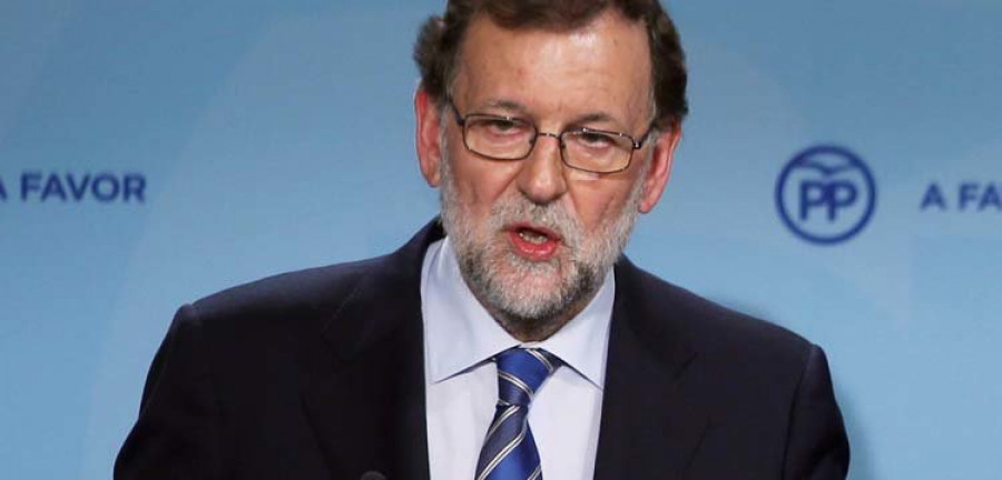 Rajoy dice que está “orgulloso” 
de tener un partido “unido” 
en medio de la lucha socialista