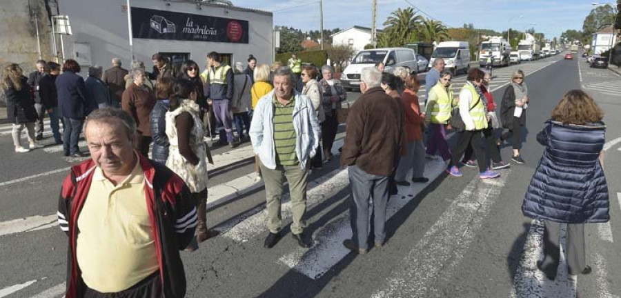 Los vecinos de Guísamo incrementan la presión en sus protestas en la N-VI