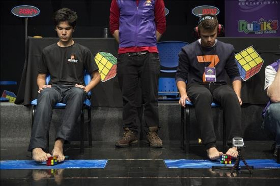 Más de 400 participantes de 40 países en el Campeonato Mundial de Cubo de Rubik en Brasil