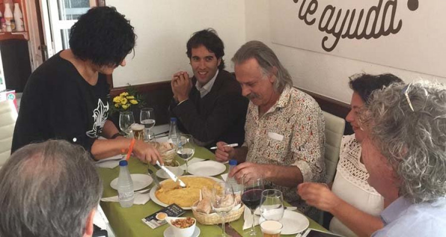 Un aluvión de visitantes 
avala el éxito de la “jugosa” tortilla de Betanzos