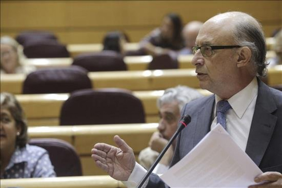 Montoro dice que en España no habrá corralito ni colas de pensionistas al sol