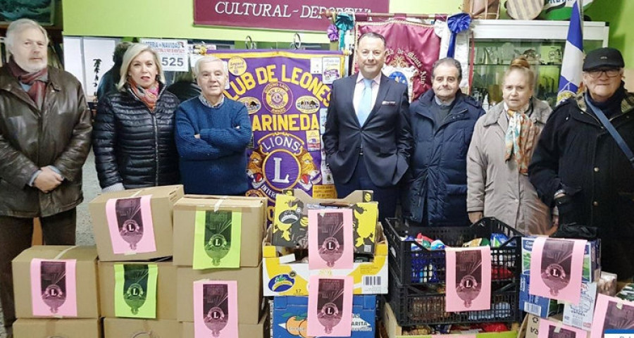 El Club de Leones La Coruña-Marineda reparte alimentos