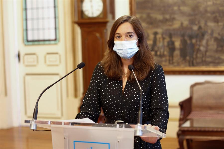 Inés Rey convocará a las administraciones implicadas para abordar el futuro del puerto