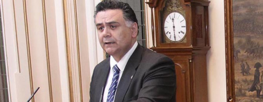 Flores acusa al PSOE de dejar una “pesada mochila de chapuzas urbanísticas”
