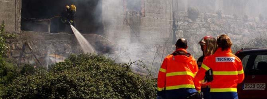 Los Bomberos de A Coruña sofocan incendio en O Portiño sin daños personales