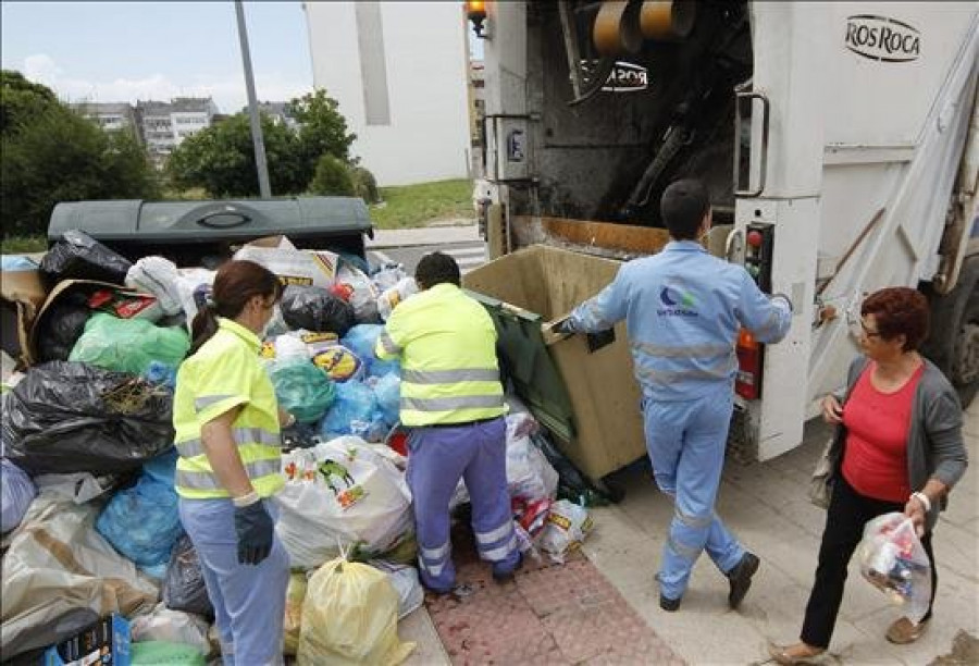 La alerta sanitaria por la basura se mantiene en 31 zonas de Lugo