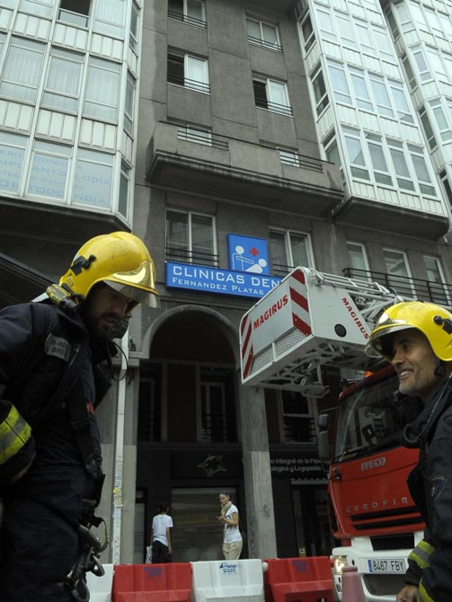 Los bomberos sofocan un fuego en General Sanjurjo