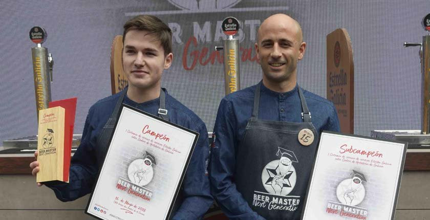 Reportaje | Los alumnos de hostelería demuestran sus dotes con la cerveza