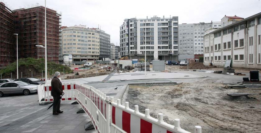 El estreno de la nueva calle de Náutica acumula ya un retraso de tres meses