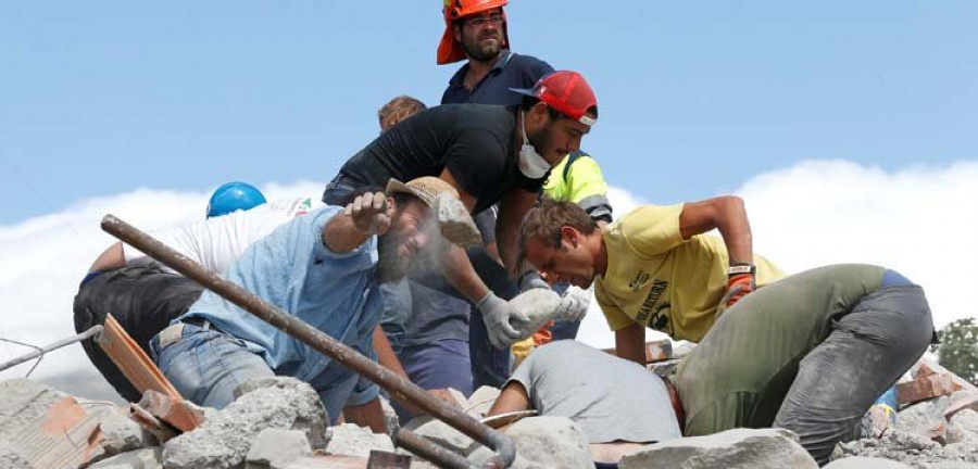 Las autoridades italianas cifran en 250 los fallecidos en el terremoto