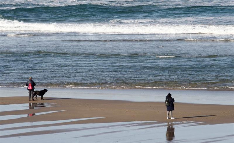 Galicia cierra la semana con descenso de temperaturas en una jornada de nubes y claros