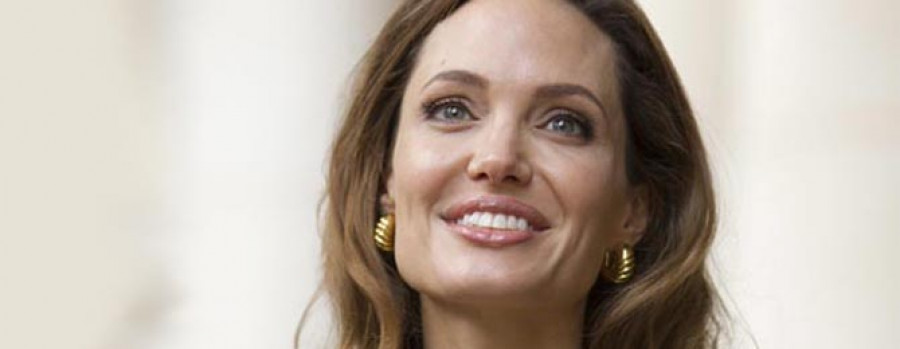Angelina Jolie recibe un galardón honorífico por su labor humanitaria