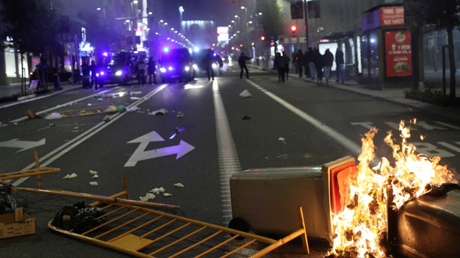 España sufre una segunda noche de disturbios y violentas protestas