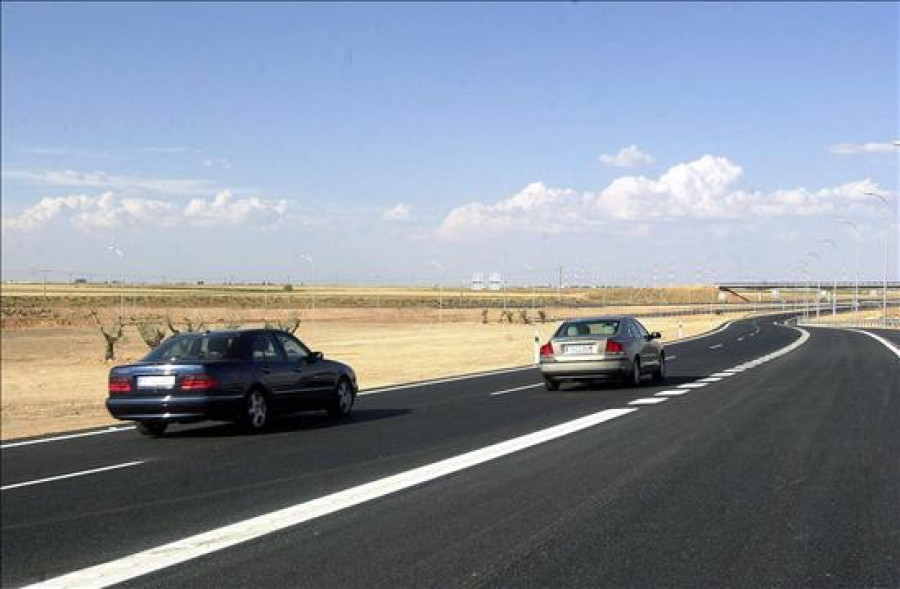 Los peajes de las autopistas de pago del Estado subirán un 2,4 por ciento en 2013