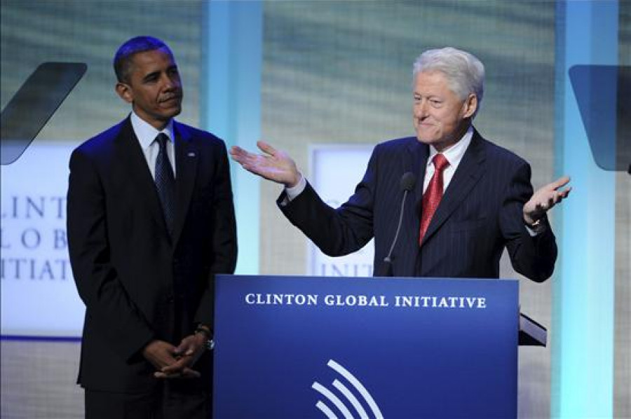 Obama y Bill Clinton juegan al golf a las afueras de Washington