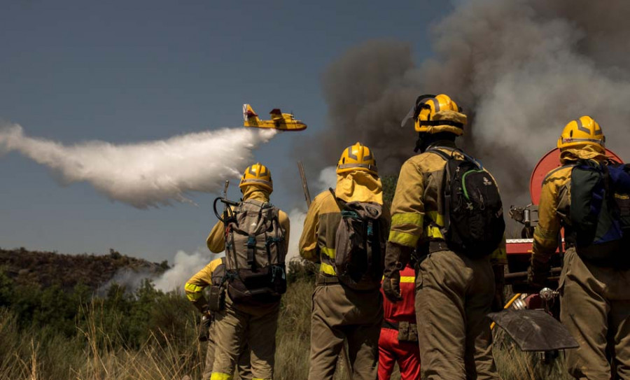 Activo un incendio en O Pindo, en Carnota que afecta ya a más de 20 hectáreas