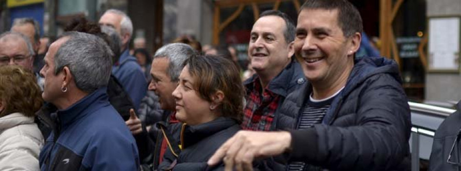 Los populares acusan a Podemos e IU de “blanquear” a ETA al dejar que Otegi hable en la Eurocámara