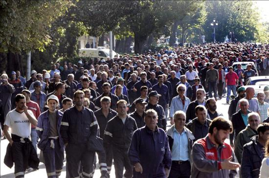 Más de 2.000 trabajadores de función pública y astilleros se manifiestan en Ferrol