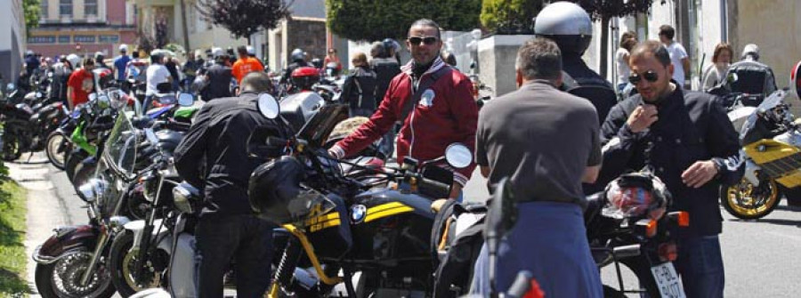 Un encuentro de motoristas recorre once municipios en una ruta de 100 kilómetros