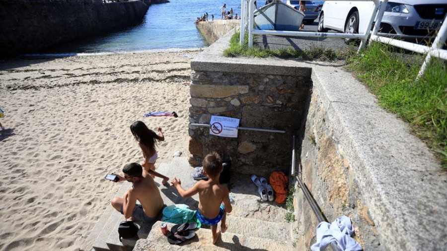 El Ayuntamiento no recomienda el baño en O Portiño ante la aparición de bacterias en el agua