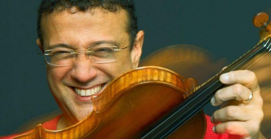 El violinista Eduardo Coma 
le pone banda sonora a sus 50 años en el teatro Rosalía