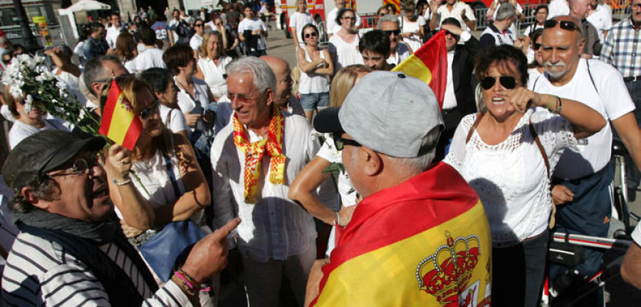 Casi 200 personas piden en María Pita diálogo para resolver el conflicto catalán