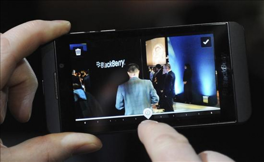 Blackberry explora alianzas o venta de la compañía