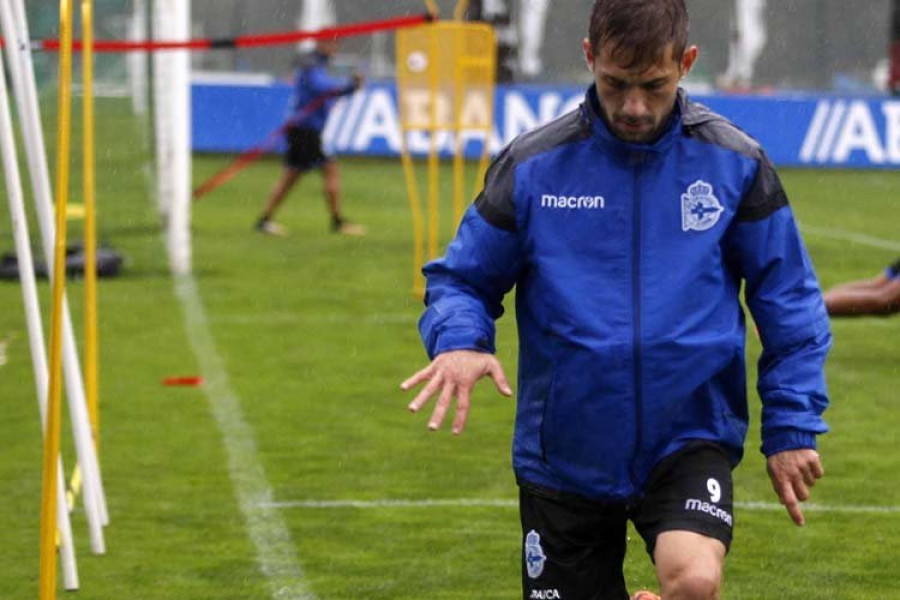 Cristóbal ensaya con el mismo once que ganó en Las Palmas