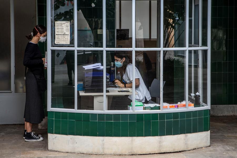 Los pacientes hospitalizados en Galicia se mantienen en 42, de los que 5 siguen en UCI