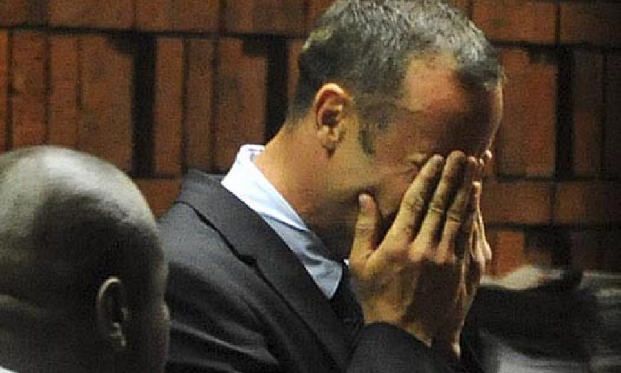 Pistorius sigue en prisión preventiva, mientras su familia le declara inocente