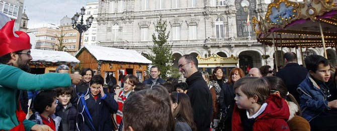 El poblado de Laponia se amplía con un palco en forma de trineo y un tren infantil