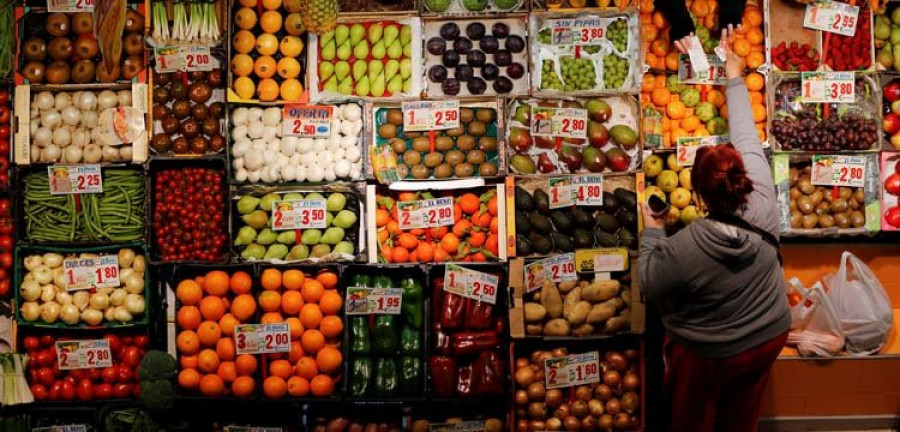 Sanidade insta a seguir una dieta “rica en frutas y verduras” durante el verano