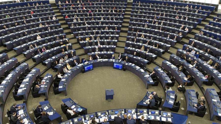 El Parlamento Europeo afirma que la FIFA "daña gravemente la integridad del fútbol mundial"