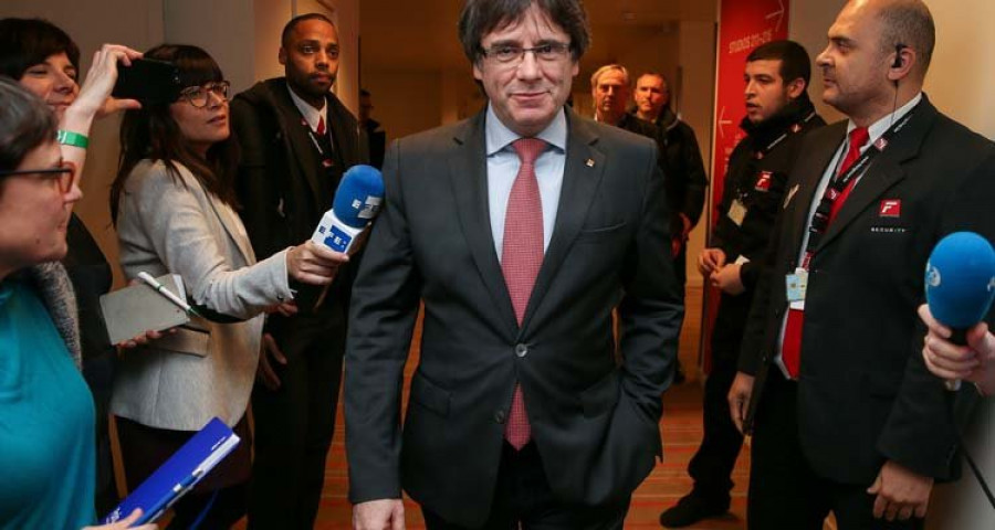 Puigdemont se plantea volver después de una “investidura telemática” que veta la oposición