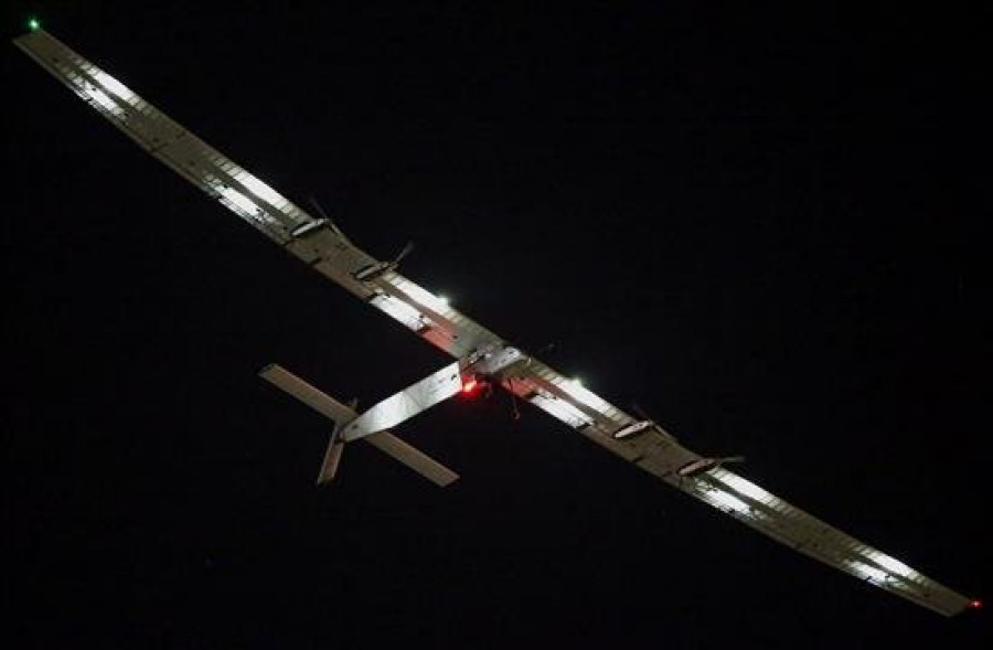 El avión Solar Impulse II bate dos récords mundiales al aterrizar en Hawai