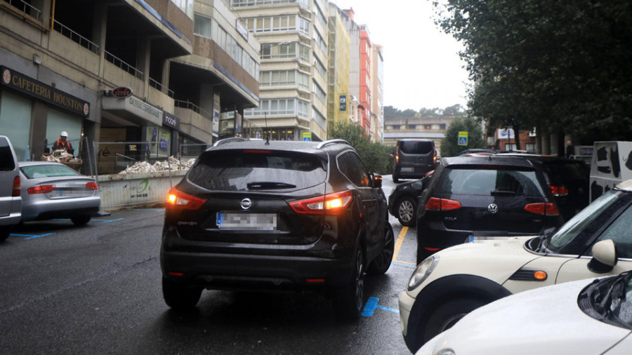 La Policía puso 300 multas en la primera semana de campaña contra la doble fila