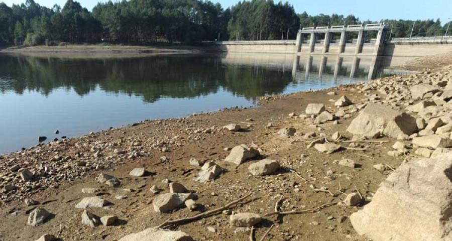 La ausencia de lluvias provoca que la Xunta estudie la próxima semana restricciones de agua en A Coruña