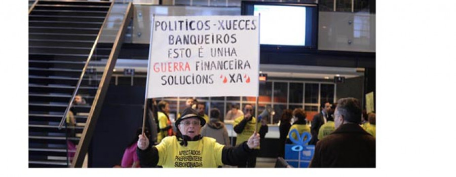 La protesta de los preferentistas en Novagalicia acaba con enfrentamientos