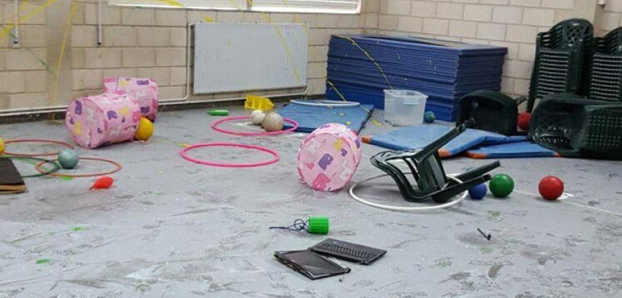 Detenidos tres menores de Arteixo por provocar daños en el colegio de Galán