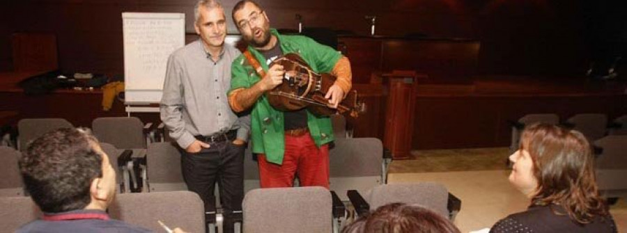 La biblioteca de Elviña celebra un taller sobre la regueifa de  la mano de O Caruncho y Pinto