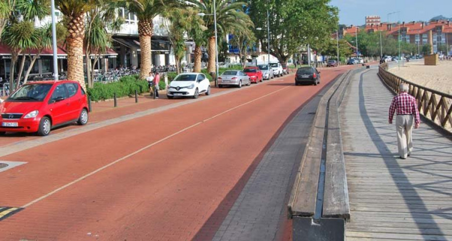 Oleiros impedirá estacionar 
a los feriantes en el paseo 
de Mera durante las fiestas