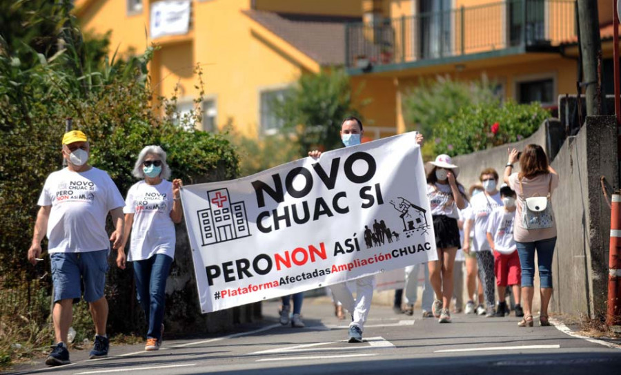 Vecinos de Eirís honran a las víctimas y protestan por las expropiaciones