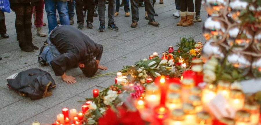El Estado Islámico 
se atribuye el ataque de Berlín mientras la Policía libera al único detenido