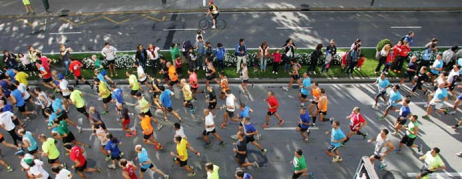 Más de 3.500 corredores baten récords en la séptima edición de Coruña 10