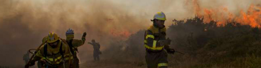 La Xunta decreta el nivel 1 en el incendio de Cualedro (Ourense)