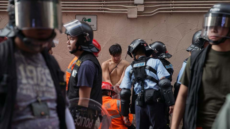 Hong Kong vive escenas de tensión por enfrentamientos entre los manifestantes