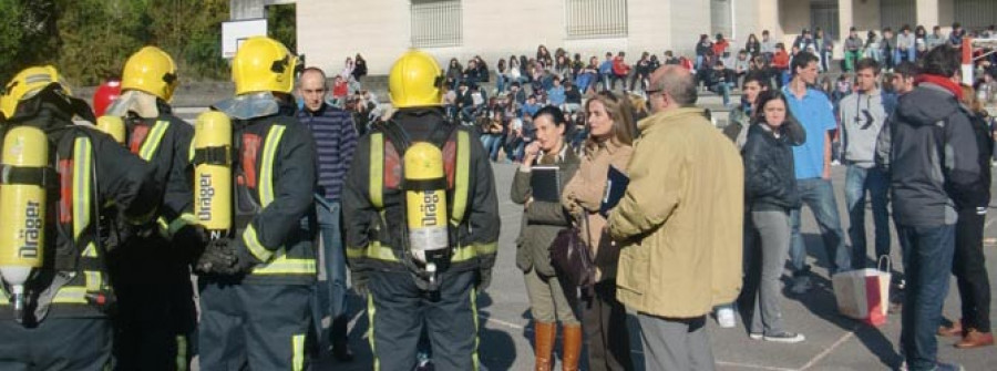 El IES O Mosteirón estrena su plan de emergencia con un simulacro perfecto